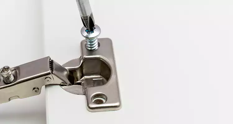 Screen Door Hinge Repair in New Smyrna Beach, FL